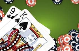 Pemain menggunakan platform live casino f2000m dengan dealer langsung di layar